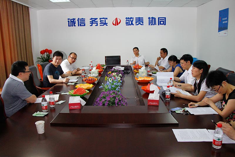 集團監事會主席方躍峰到裝飾集團開展高溫慰問及工作檢查